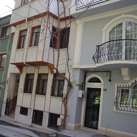 Cozy Duplex Next To Masjid *