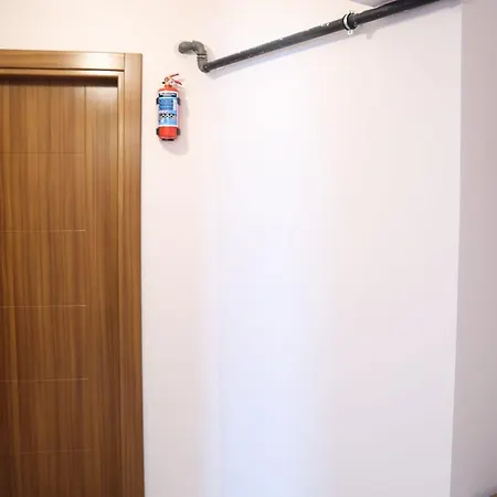 Cozy Duplex Next To Masjid Daire