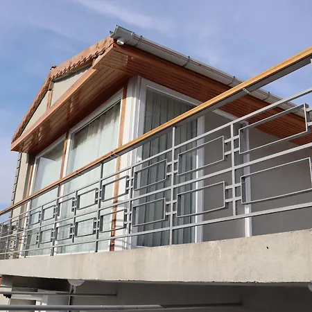 Cozy Duplex Next To Masjid Daire