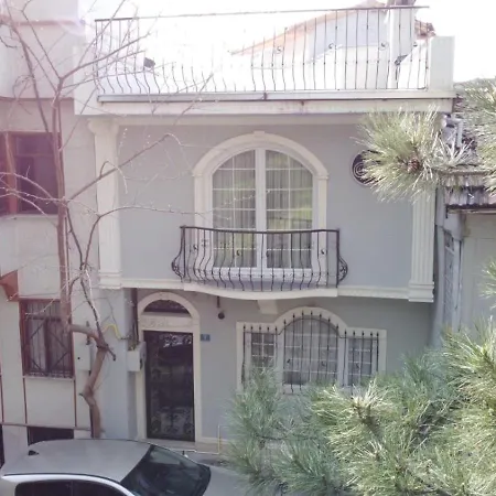 Cozy Duplex Next To Masjid *