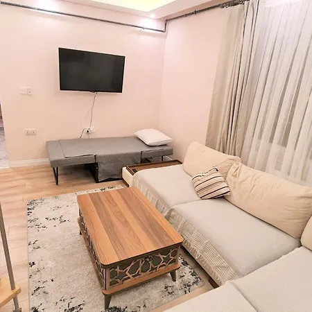 Cozy Duplex Next To Masjid アパート *